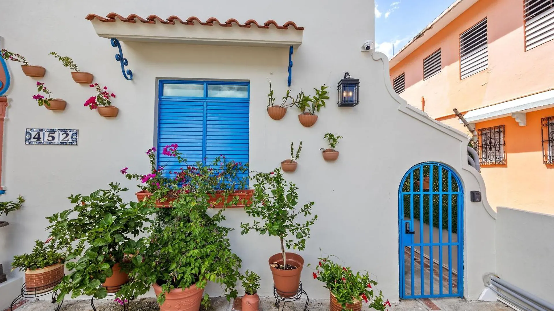 Artistic One-Bedroom Garden Apartment In Sj Mm9 San Juan