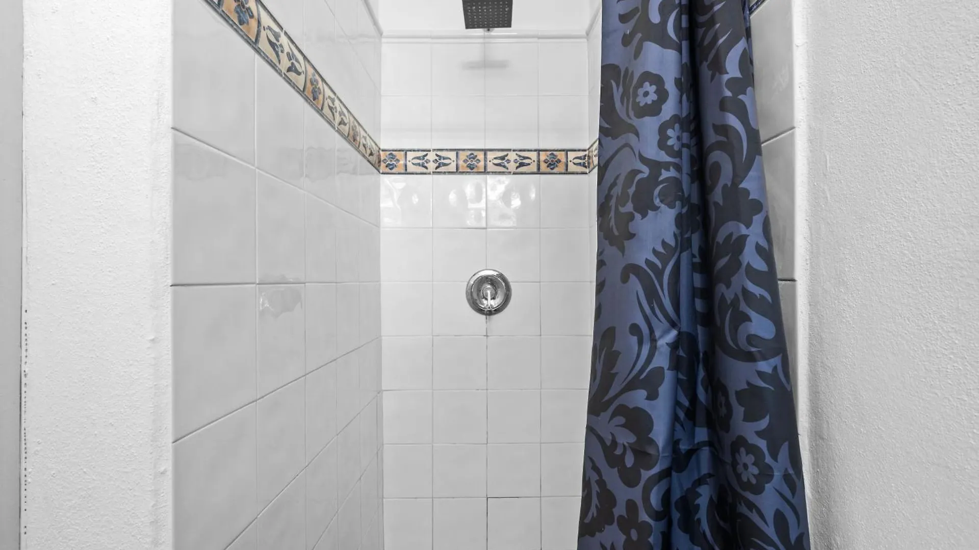Artistic One-Bedroom Garden Apartment In Sj Mm9 San Juan