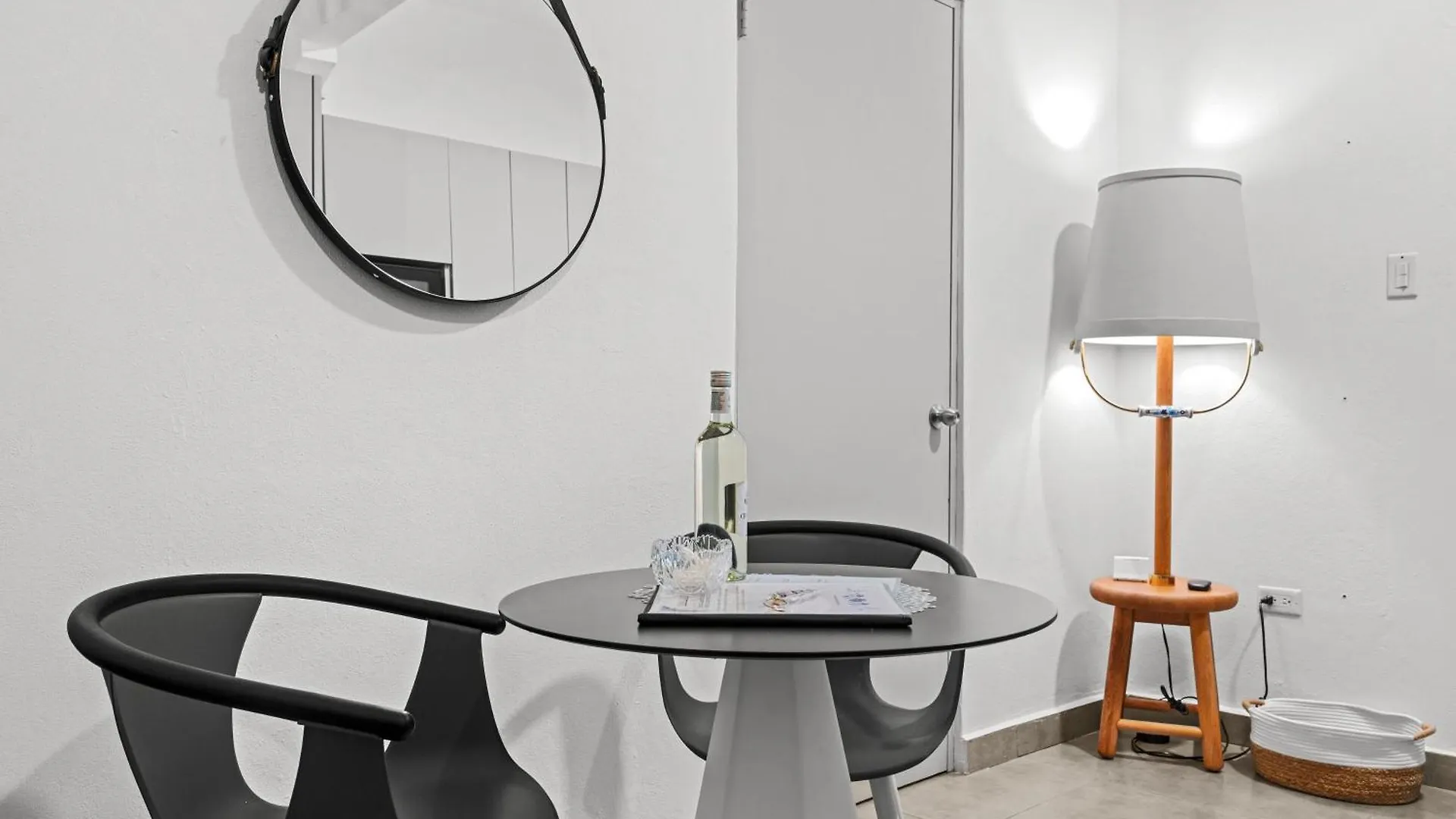 Artistic One-Bedroom Garden Apartment In Sj Mm9 San Juan